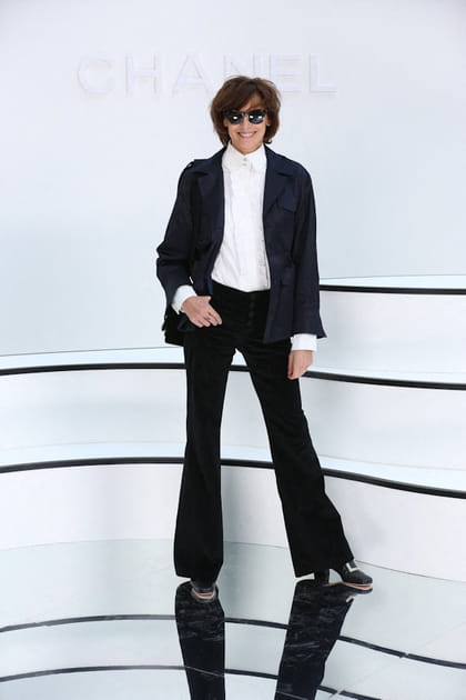 Apr&egrave;s&nbsp;: In&egrave;s de la Fressange en pantalon de costulme en 2020