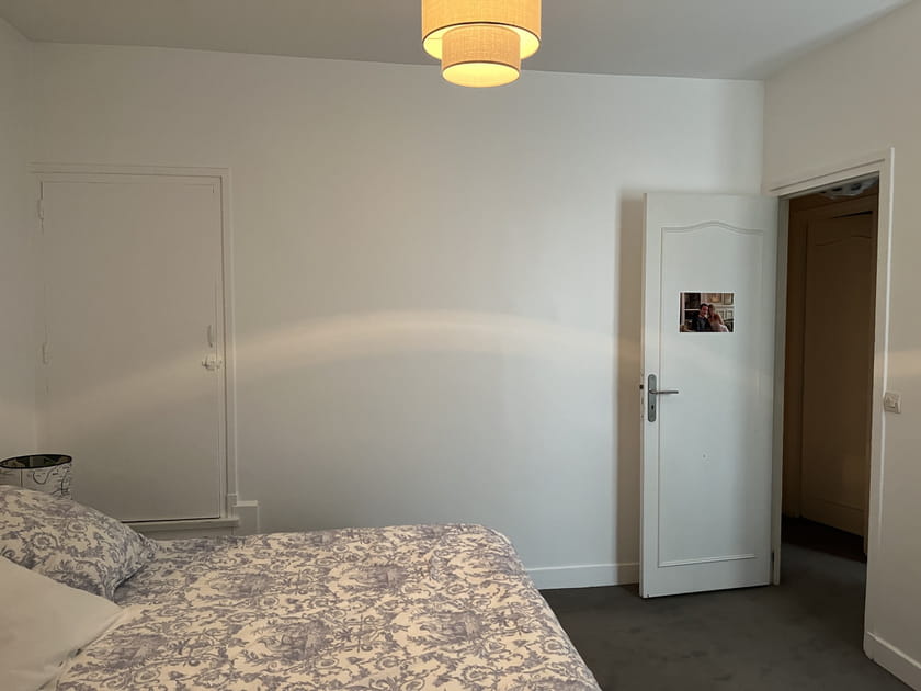 Avant&nbsp;: une chambre pas vraiment d&eacute;cor&eacute;e