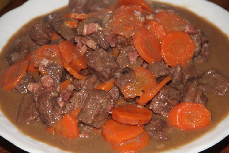 Recette de Daube de boeuf au vin rouge, au cognac et aux épices
