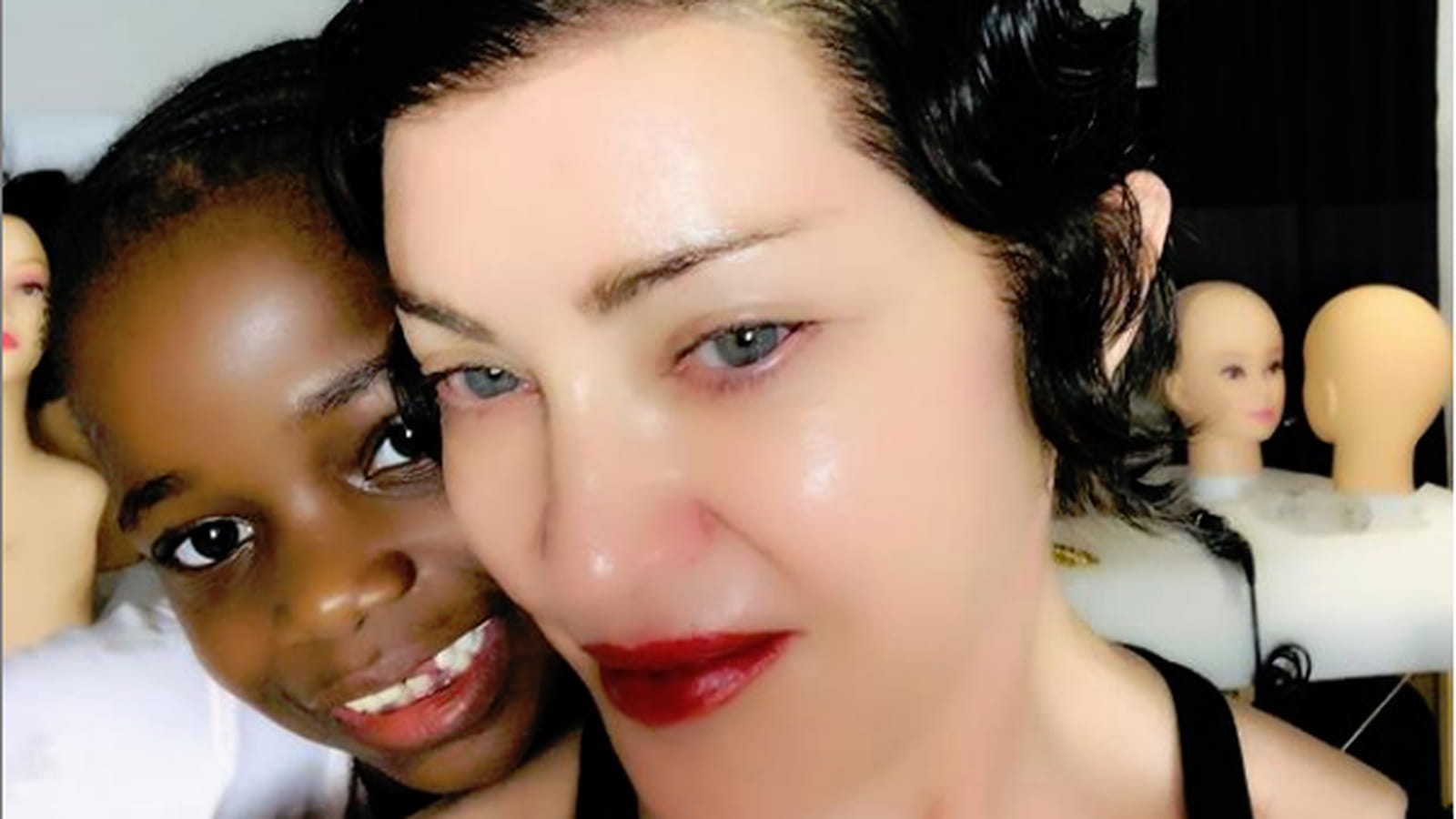 Madonna et sa fille adoptive, Estere