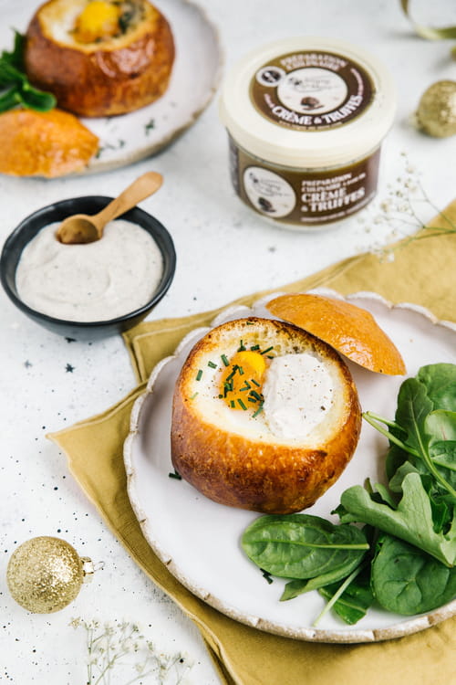 Oeufs en cocotte en brioche, crème et truffes