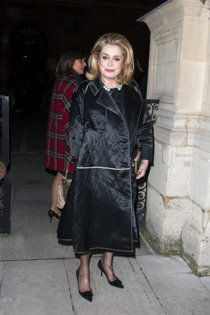 Catherine Deneuve au d&eacute;fil&eacute; Lanvin