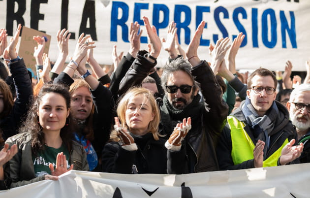 Emmanuelle B&eacute;art en t&ecirc;te de cort&egrave;ge pour la marche pour le climat &agrave; Paris