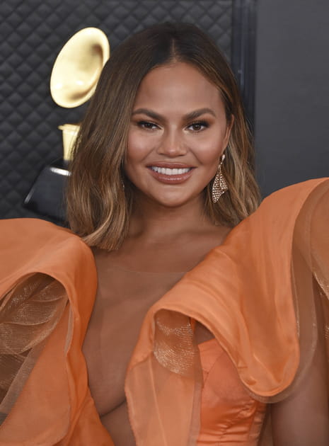 Chrissy Teigen et son carr&eacute; ondul&eacute;