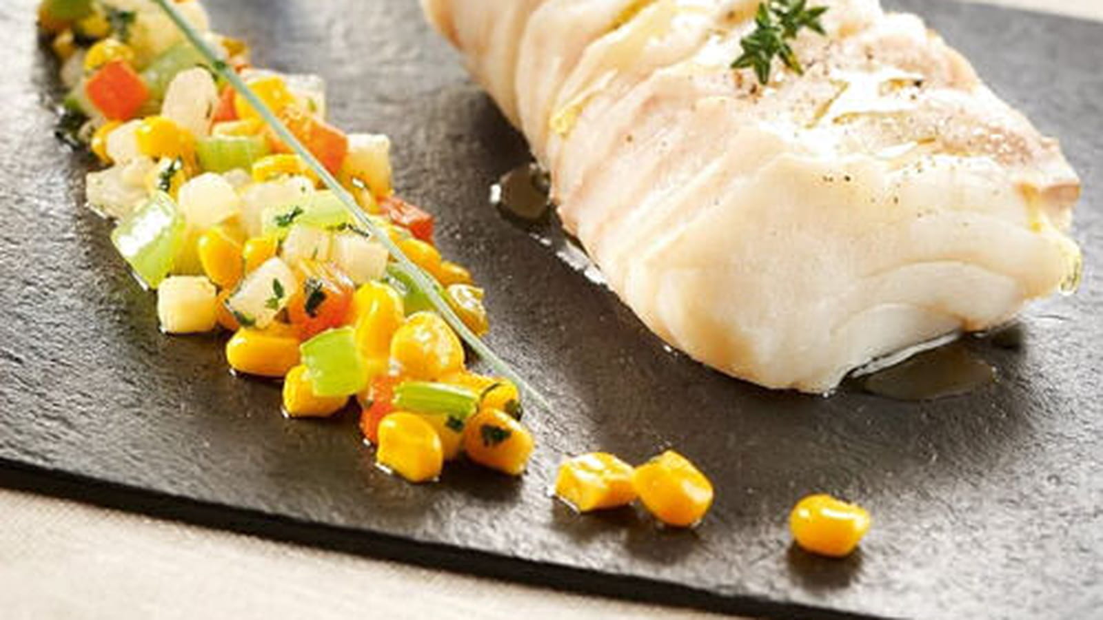 Dos de cabillaud à la vapeur et ratatouille de maïs