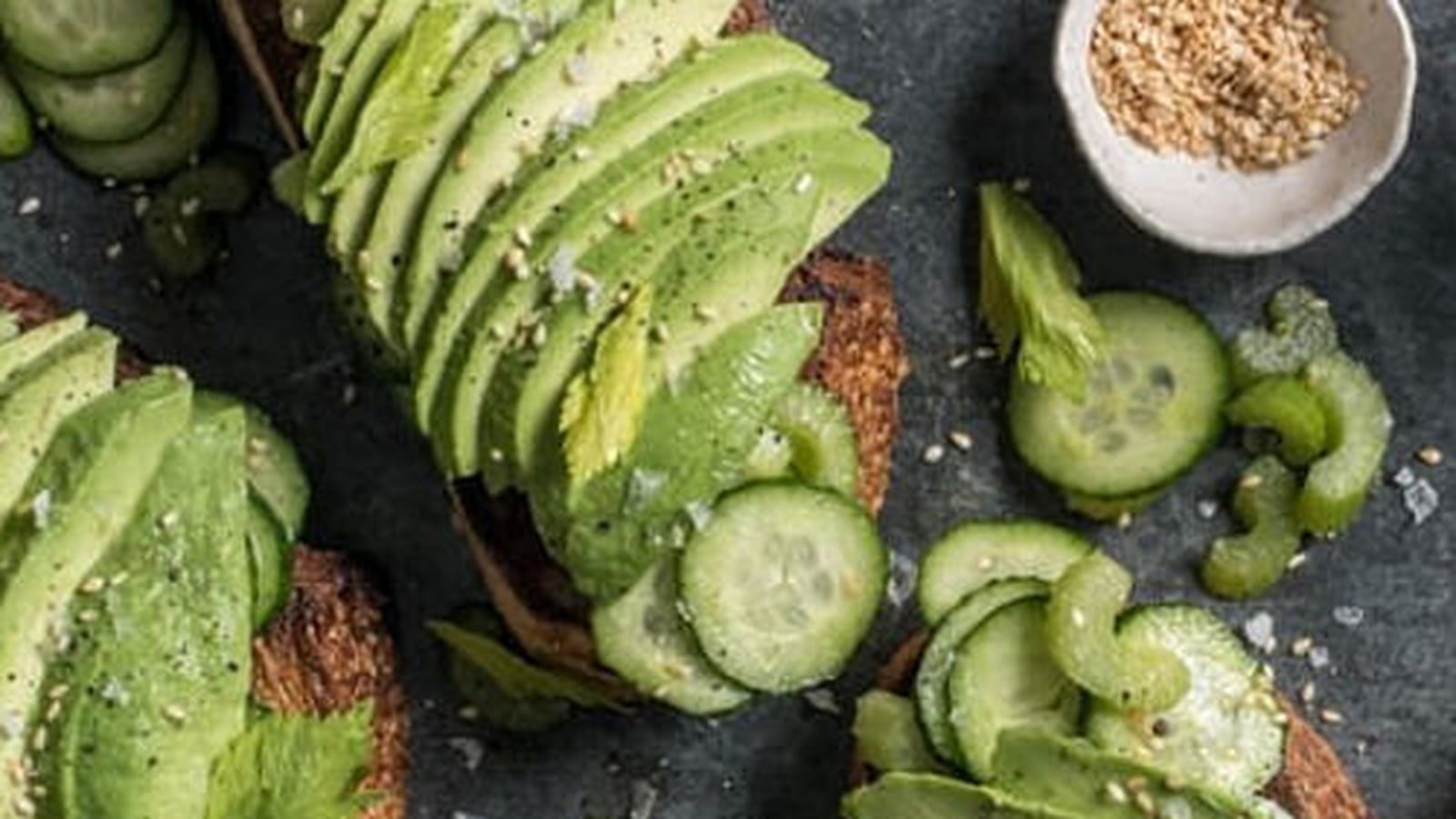 Toasts à l’avocat à la sauce TABASCO® Rouge