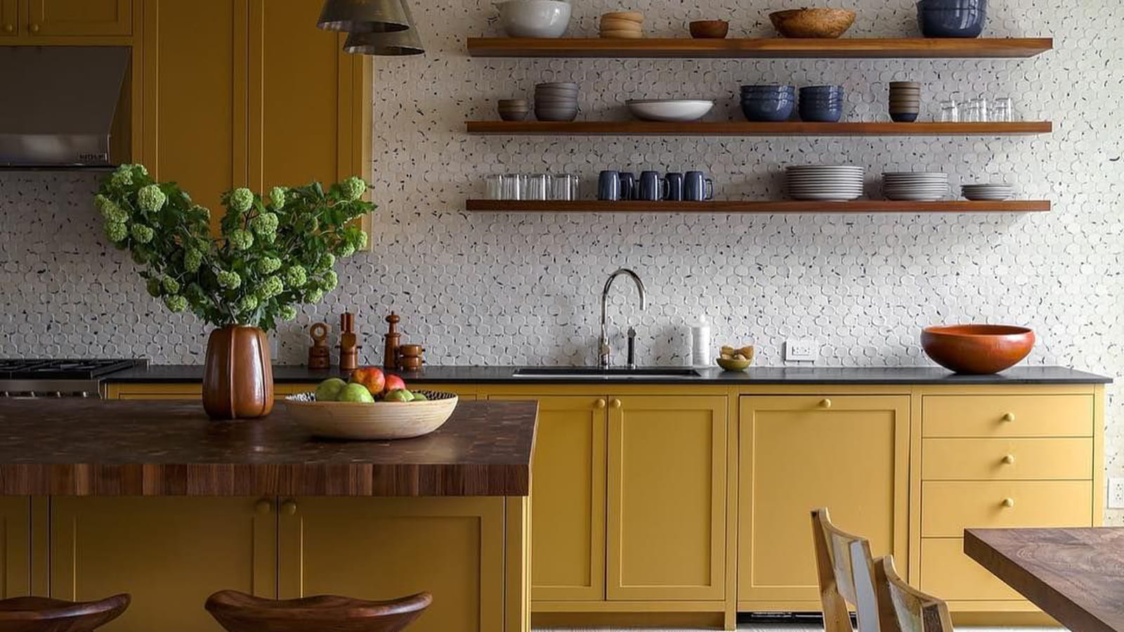Cuisine jaune et bois 