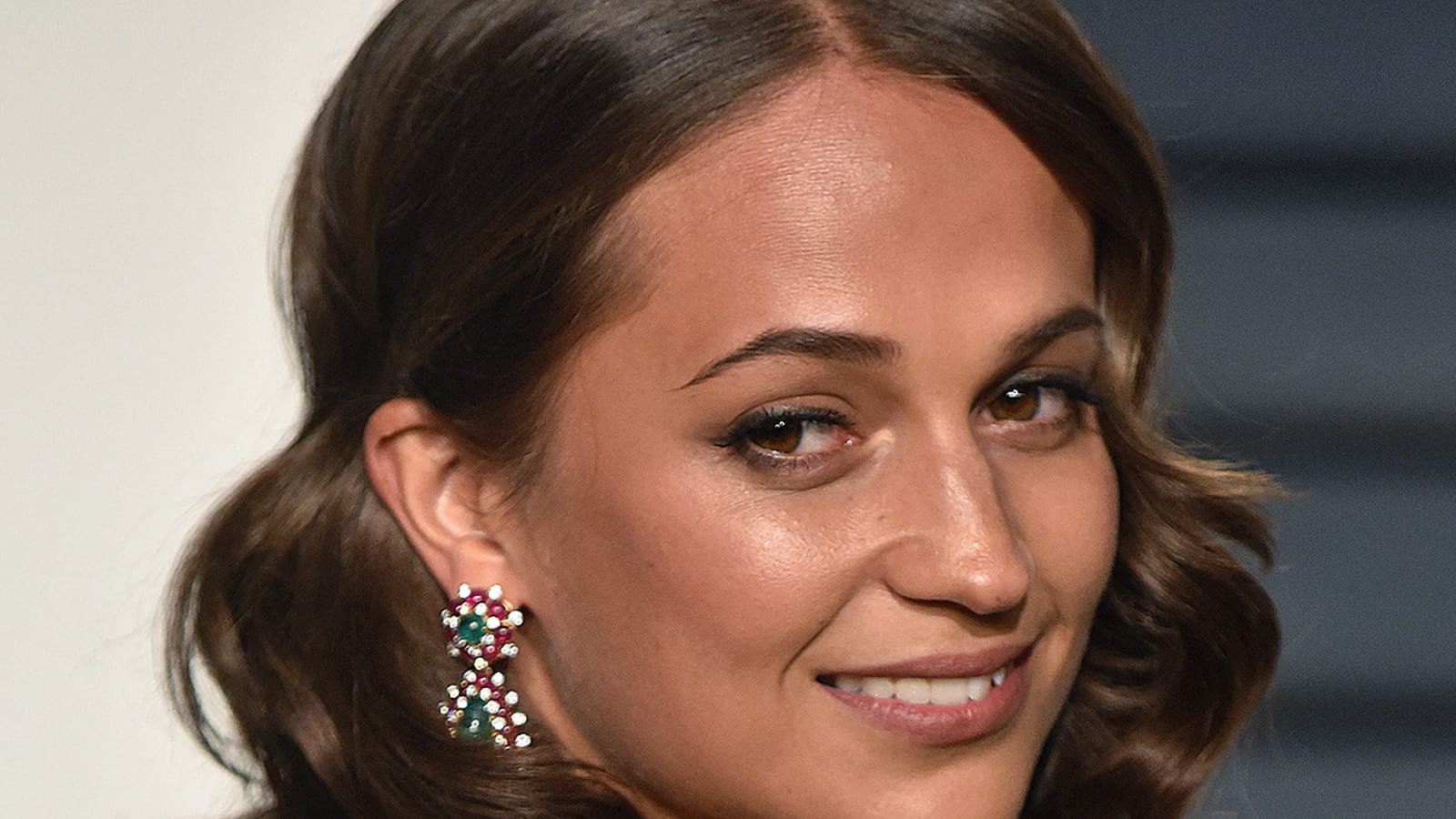 Alicia Vikander, avec un carré