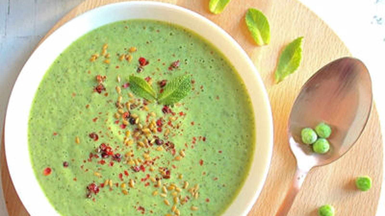 Soupe froide courgettes, garden peas et menthe