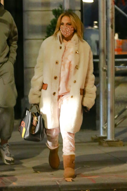 FLOP : Jennifer Lopez en look cocooning