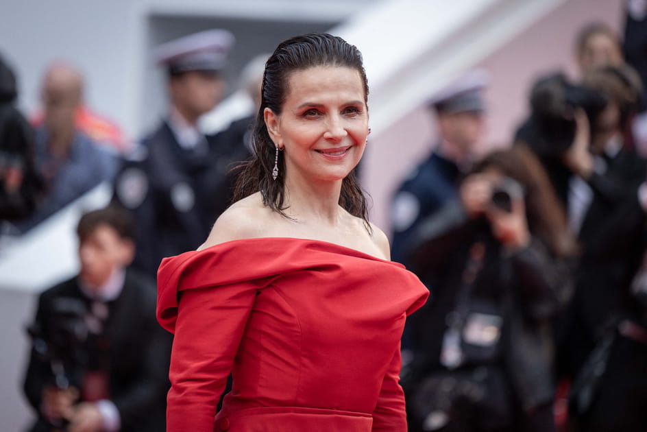 Les cheveux plaqu&eacute;s de Juliette Binoche