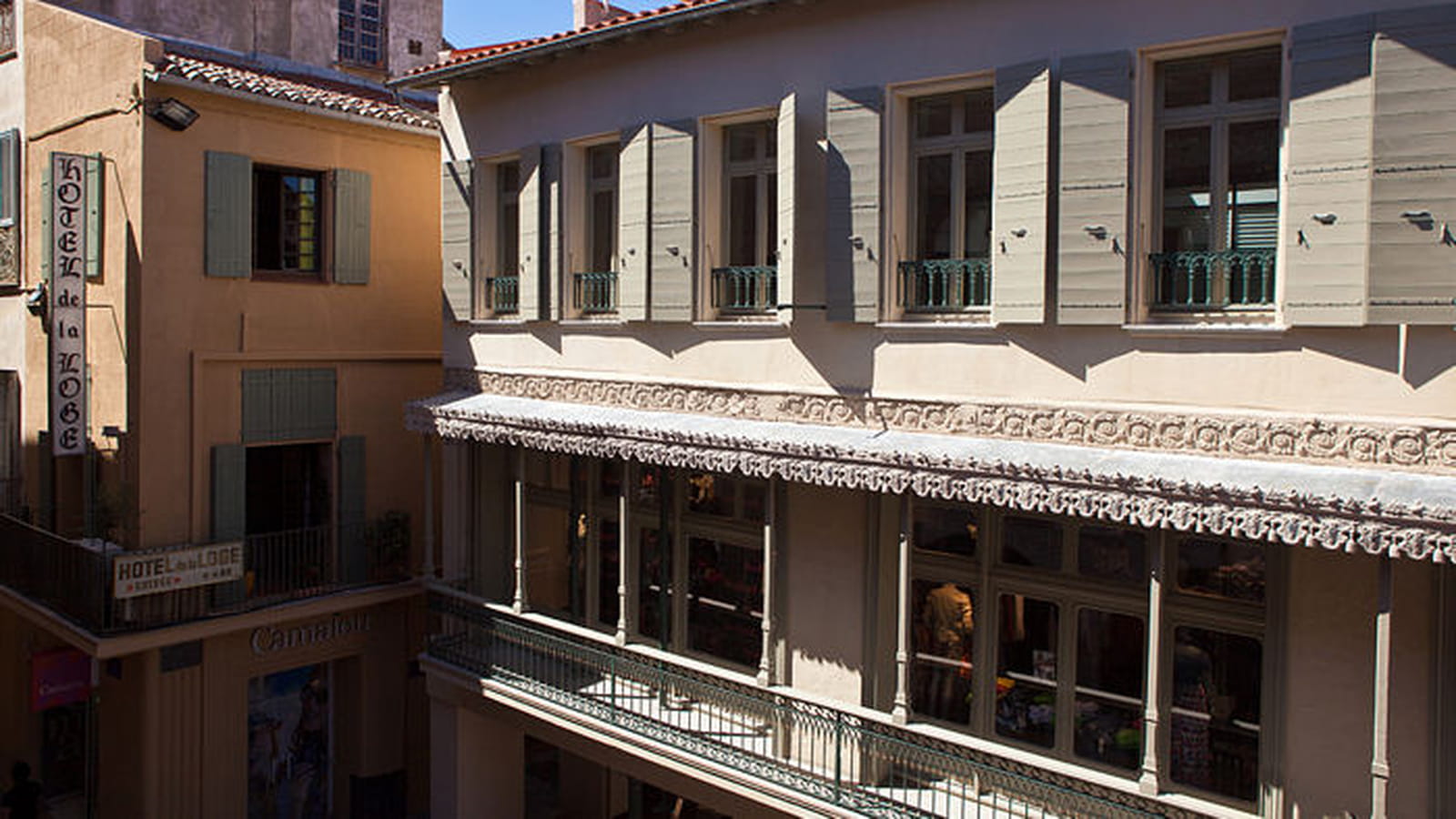 Façade
