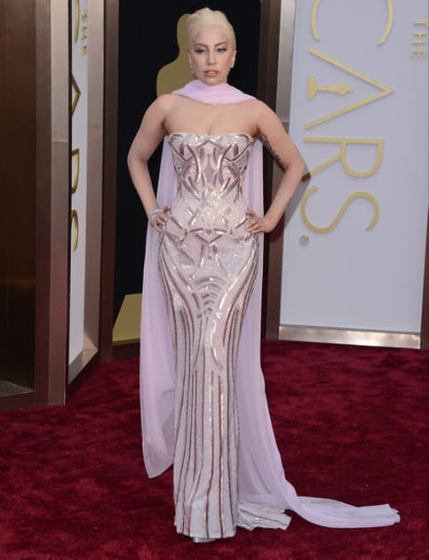 Oscars 2014 : Lady Gaga en robe Atelier Versace