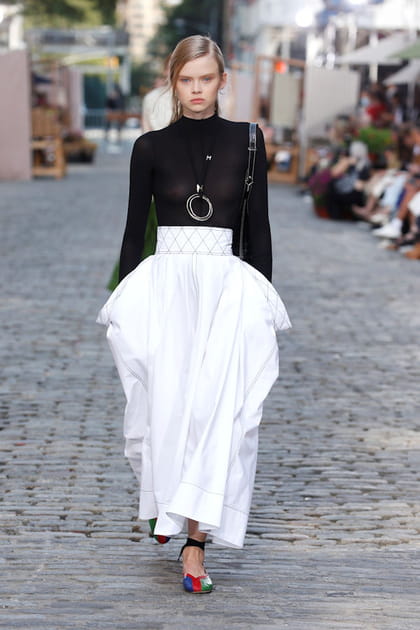 D&eacute;fil&eacute; Tory Burch printemps-&eacute;t&eacute; 2022