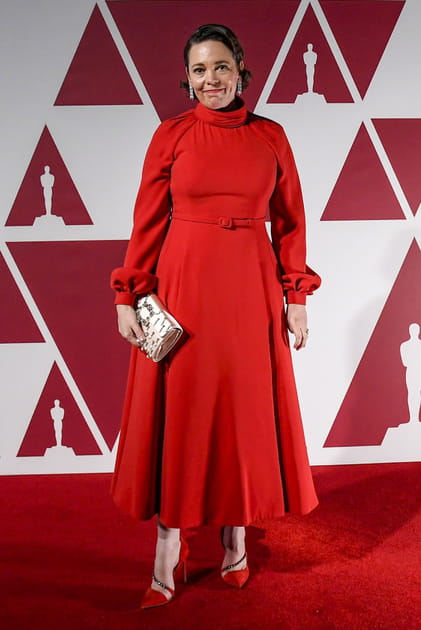 Olivia Colman en robe rouge Dior