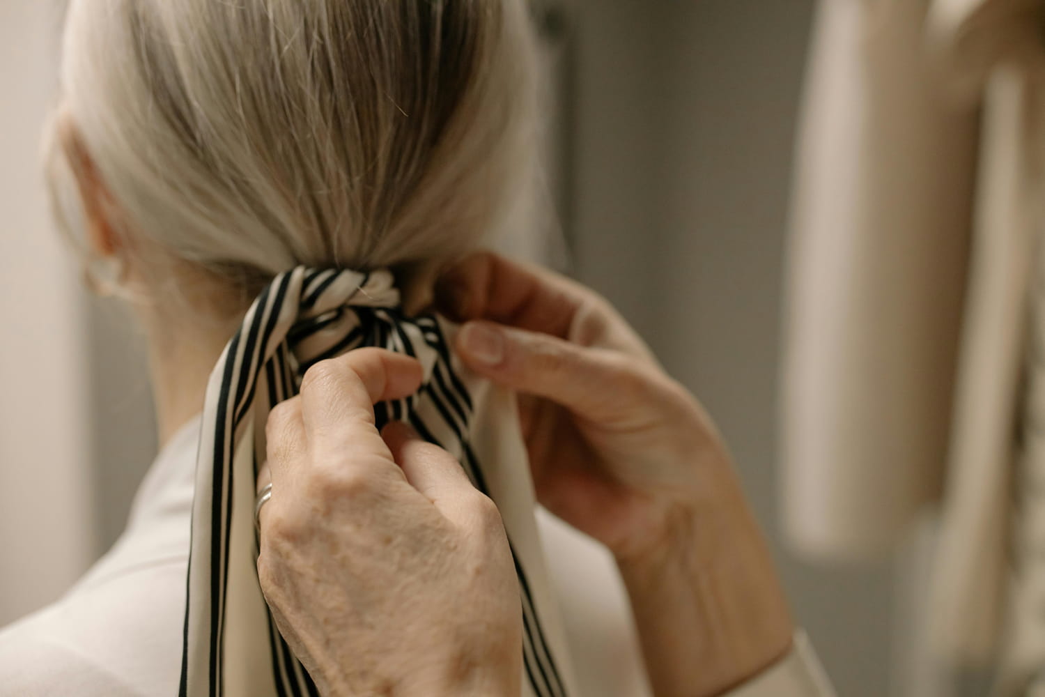 It is the hairstyle that makes women of 60 years old seven years younger appear, according to experts