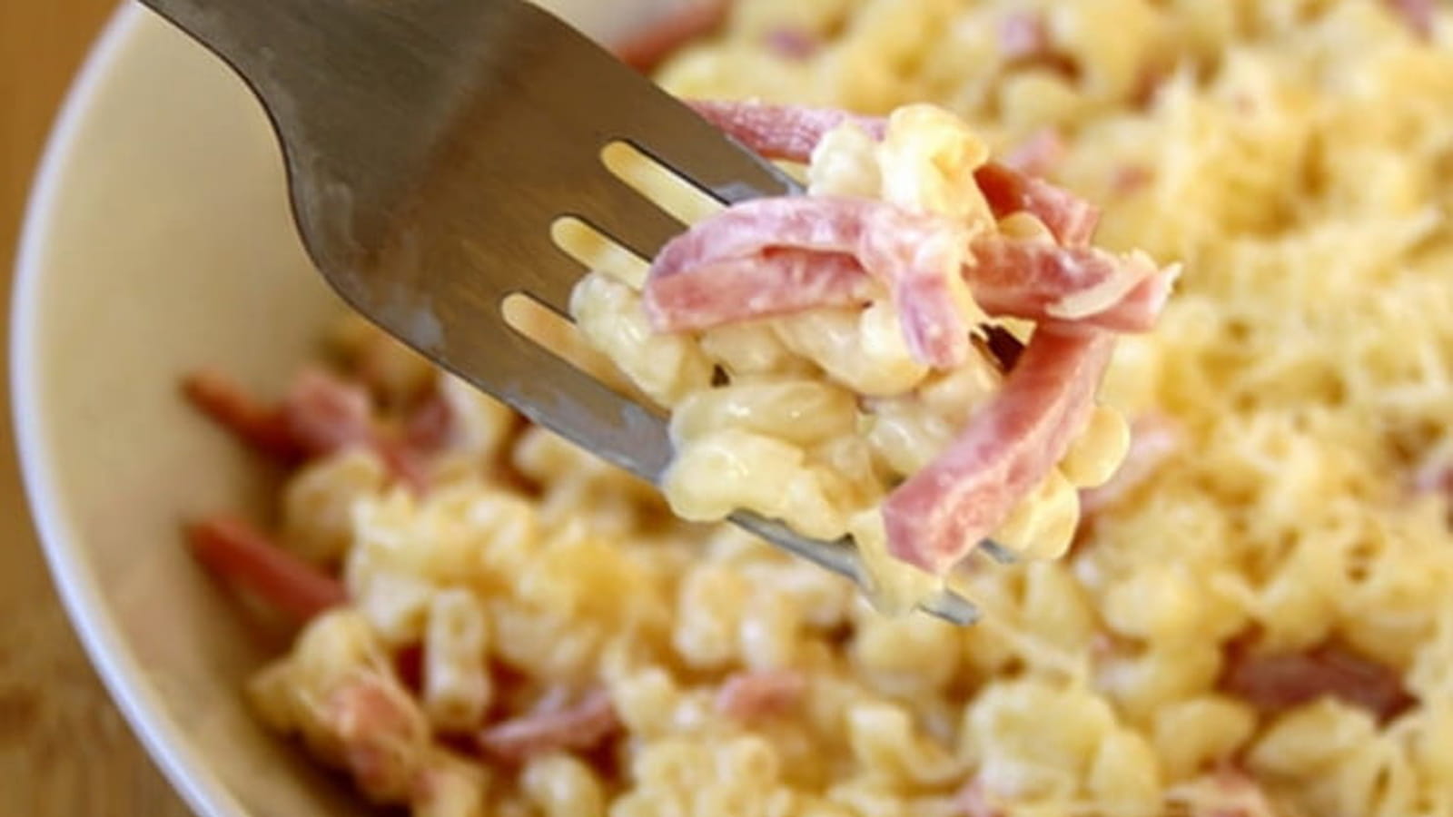 Coquillettes à la vache qui rit et au jambon