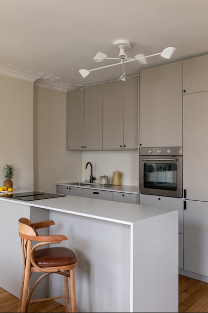 Apr&egrave;s&nbsp;: une cuisine toute &eacute;quip&eacute;e ouverte sur la pi&egrave;ce de vie