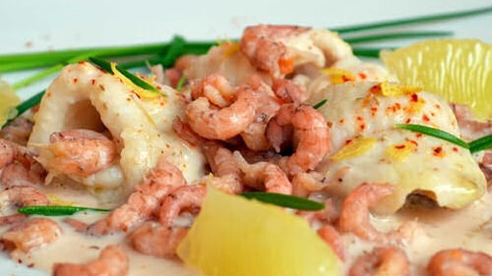 Filets de sole, crevettes grises et sauce au Porto