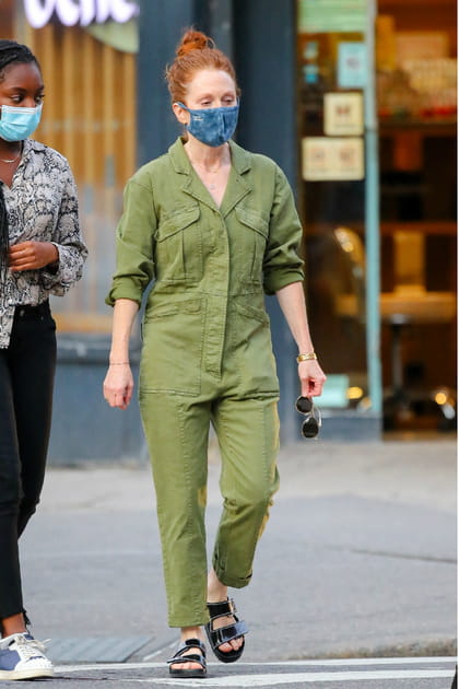 FLOP&nbsp;: Julianne Moore en combinaison et sandales