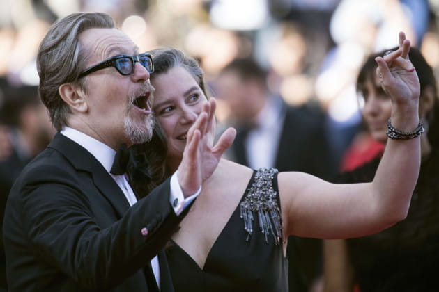 Gary Oldman et sa femme saluent la foule