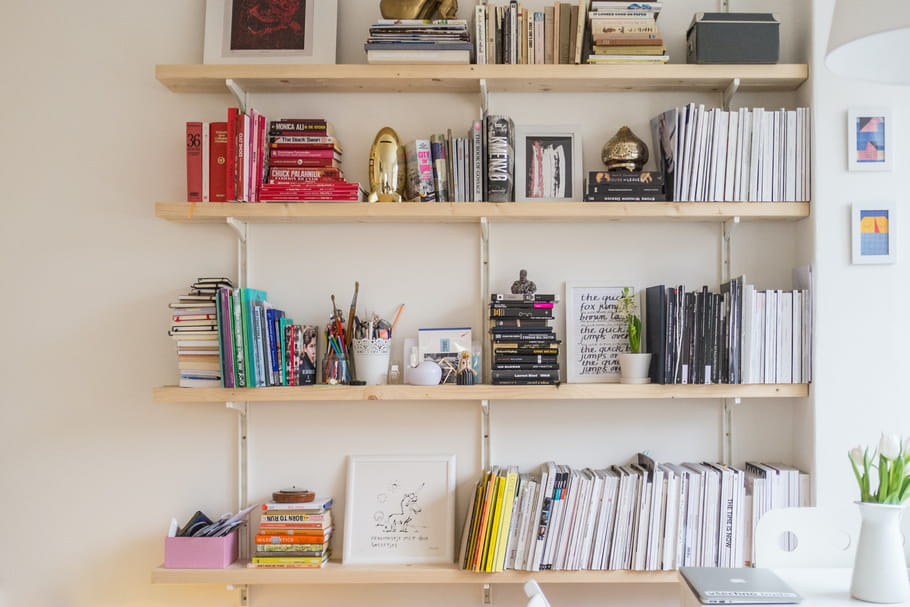 Sur Instagram, comment le shelfie invite-t-il à se livrer ?