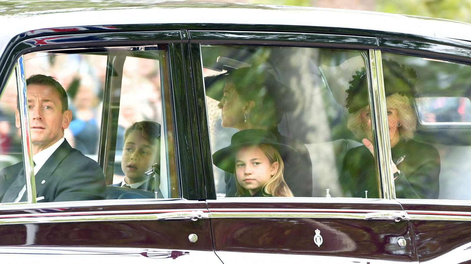 Princesse Charlotte et son frère George avec Kate et Camilla