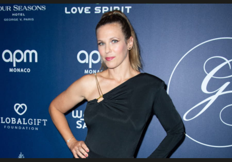 La queue-de-cheval rajeunissante de Lorie Pester