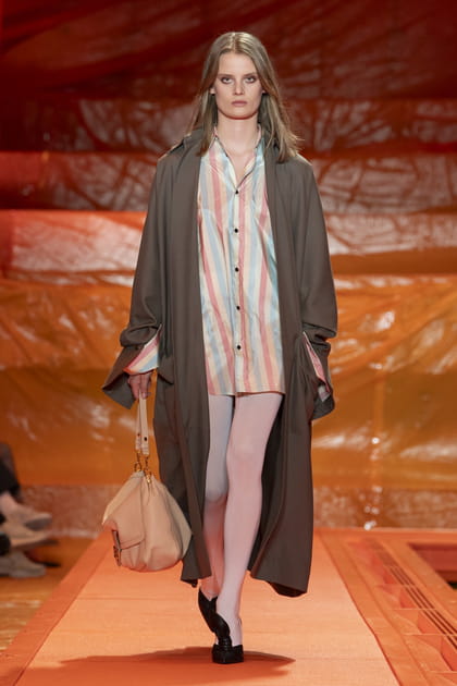 Look 11 du défilé Louis Vuitton printemps-été 2024