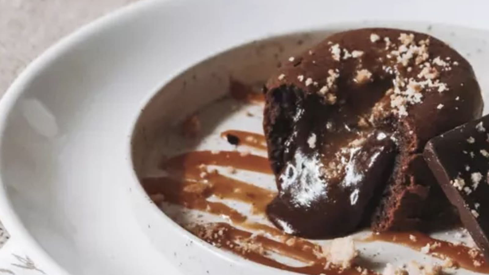 Cœur coulant chocolat, palets bretons et caramel beurre salé