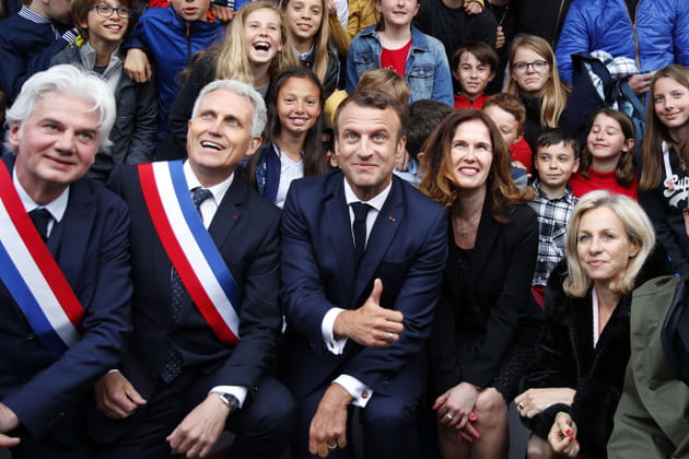 Emmanuel Macron, pouce en l'air, on like ?