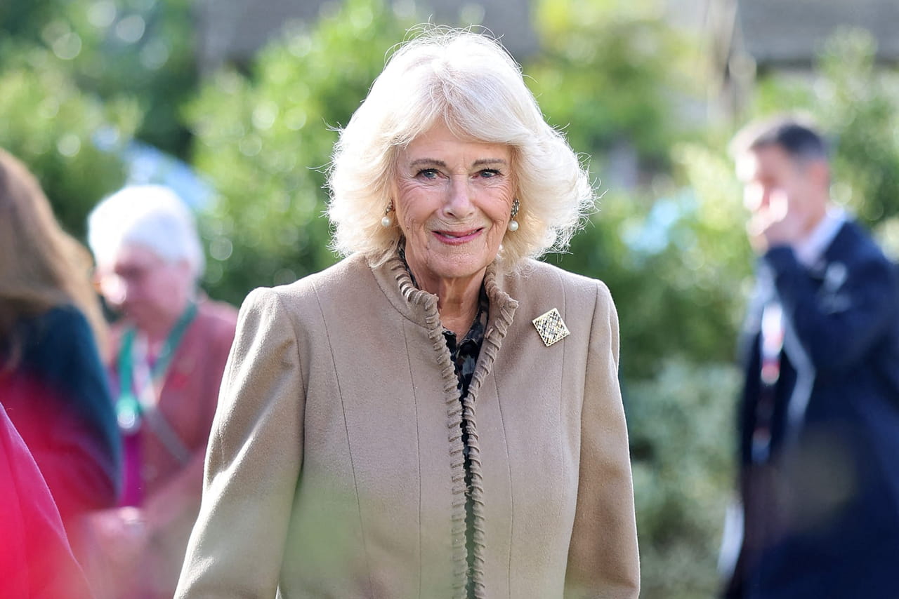 RepÃ©rÃ© sur Camilla Parker-Bowles, cet accessoire royal au charme inattendu sera...