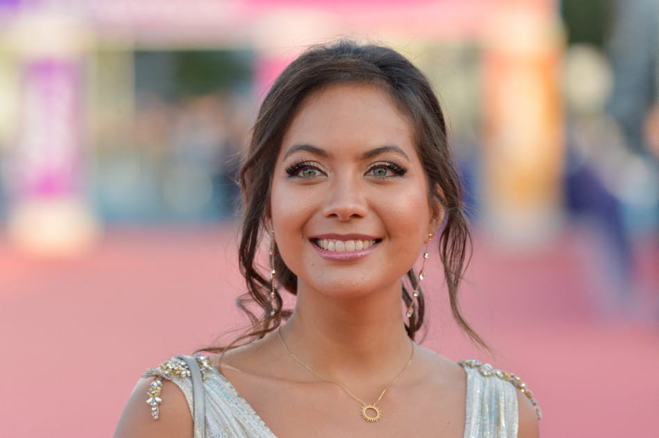 Top&nbsp;: Vaimalama Chaves et son regard charbonneux