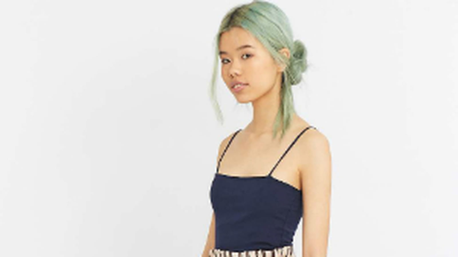 Pantalon Light Before Dark chez Urban Outfitters