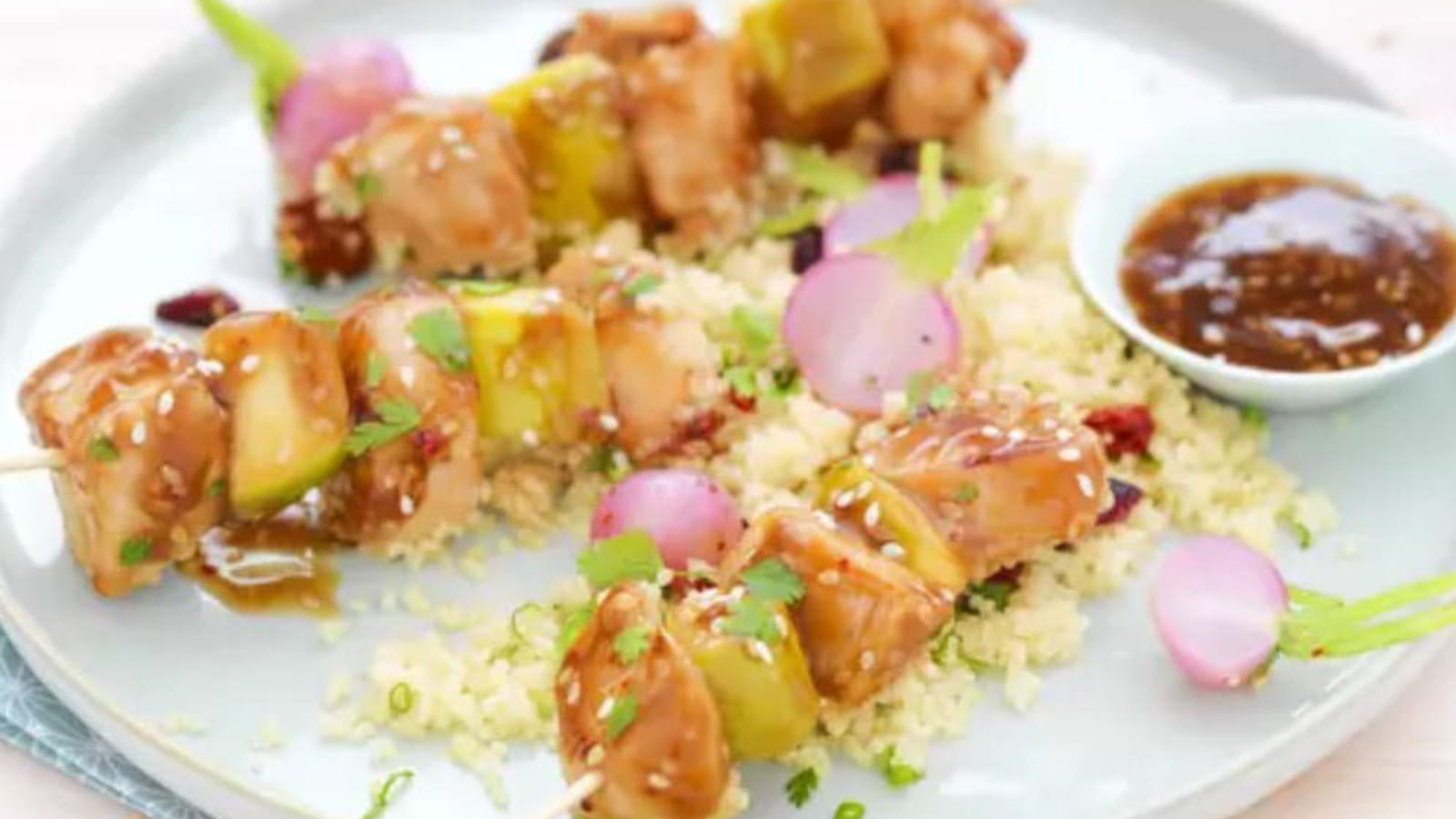 Mini-brochettes de poulet et pommes au miel