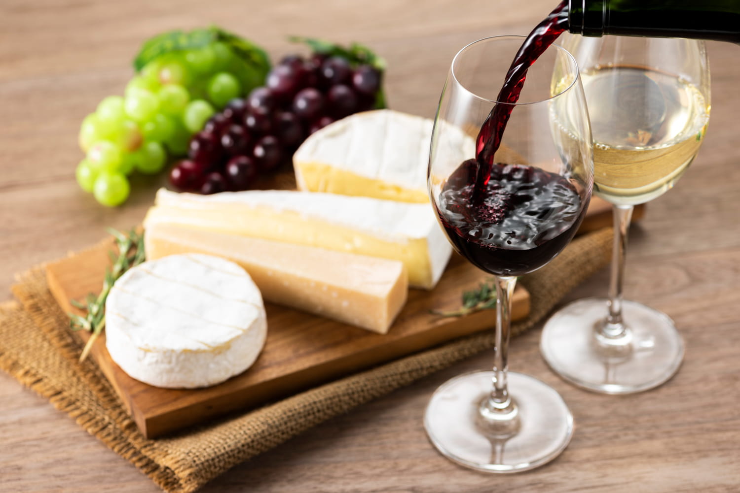 Crémiers et sommeliers sont unanimes : voici le vin qui offre le meilleur accord avec n'importe quel fromage