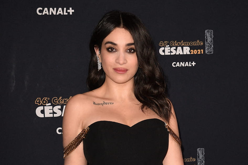 Le cat-eyes sensuel de Cam&eacute;lia Jordana