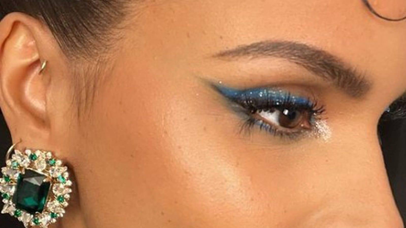 Shy'm et son eyeliner bleu fumé