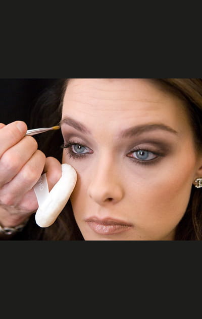 Etape 15&nbsp;: Discipliner les sourcils