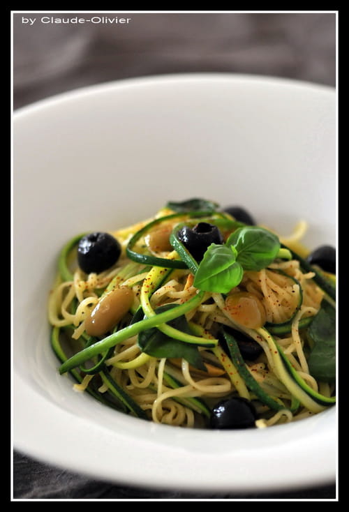 Duo de spaghetti aux olives et pignons