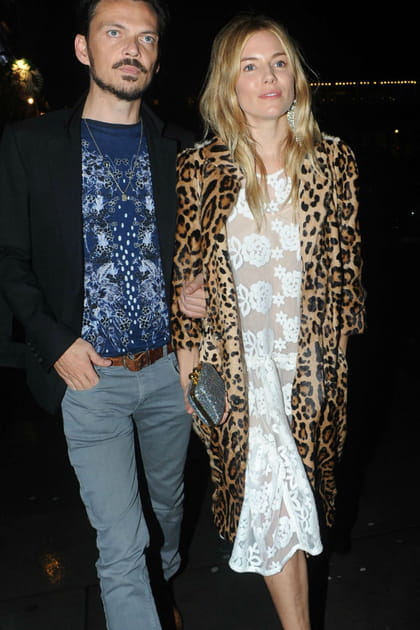 Sienna Miller&nbsp;en veste longue l&eacute;opard
