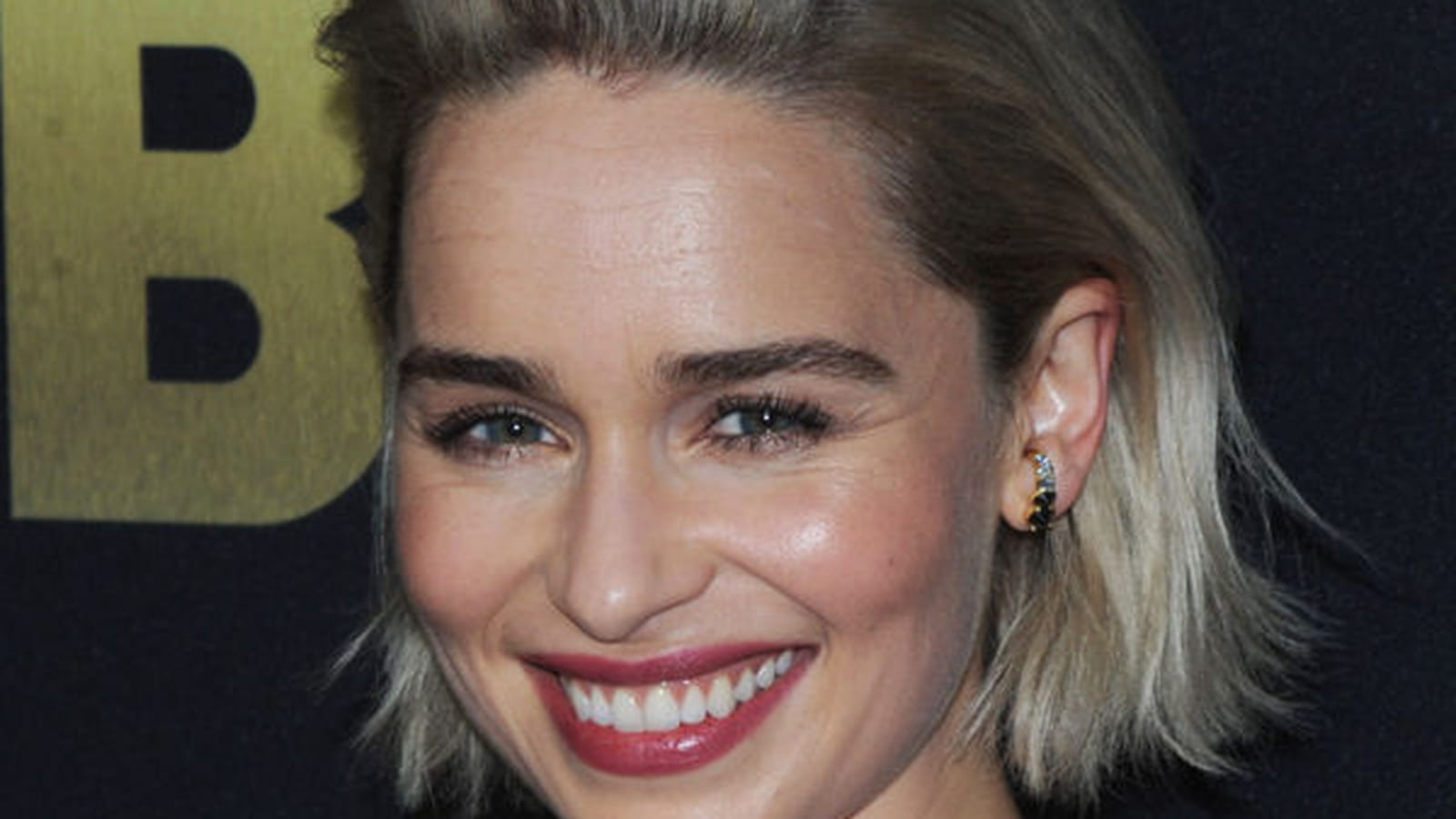 Emilia Clarke, avec un carré