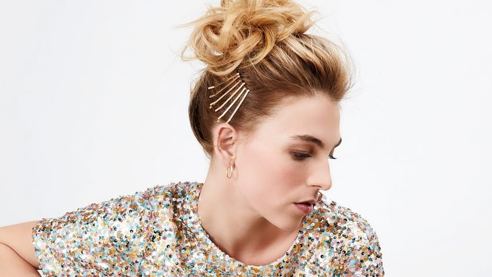 Chignon avec barrettes élégantes