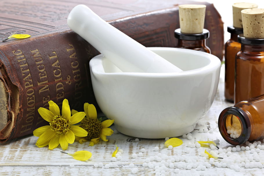 Arnica : bienfaits de la plante, posologie, huile essentielle