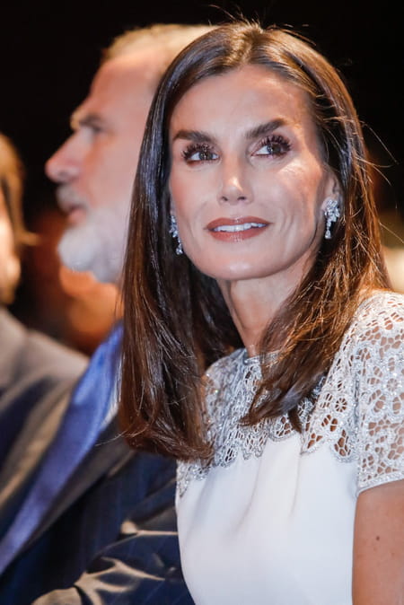 Letizia-Espagne-gloss-marron-maquillage