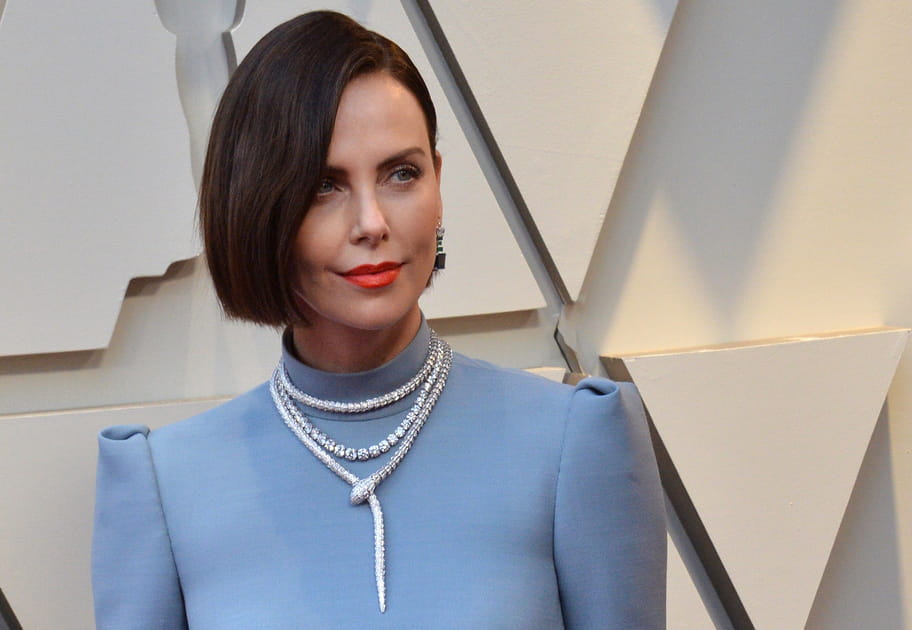 Le carr&eacute; brun de Charlize Theron