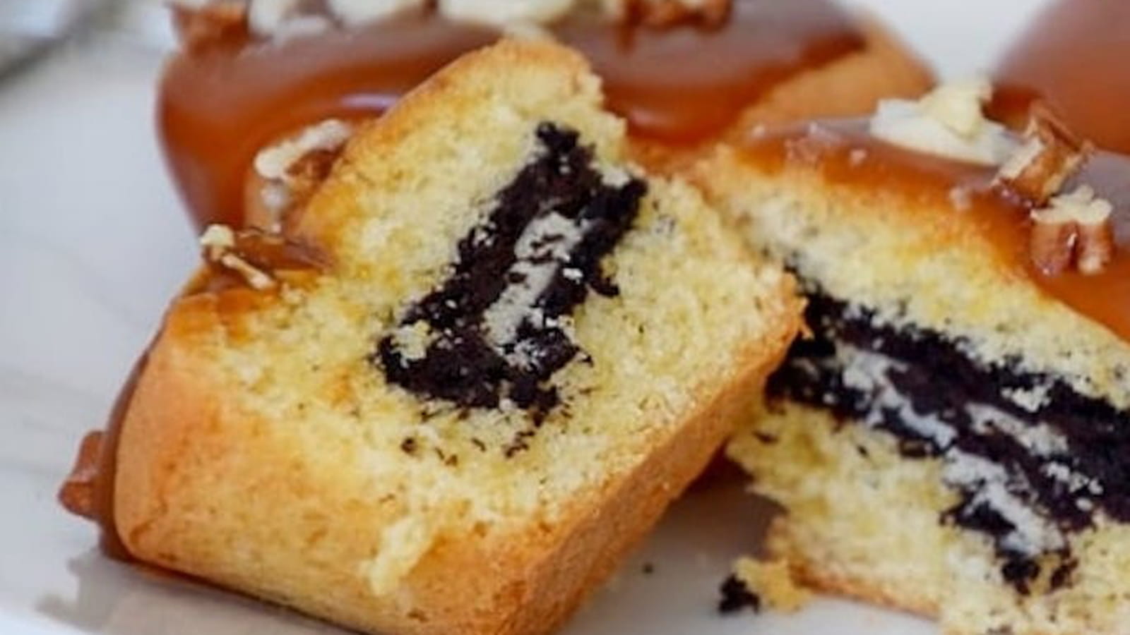 Muffin nappé de caramel et son coeur en oréo