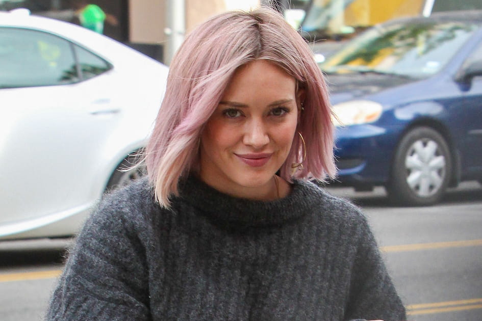 La coupe au carr&eacute; rose de Hilary Duff
