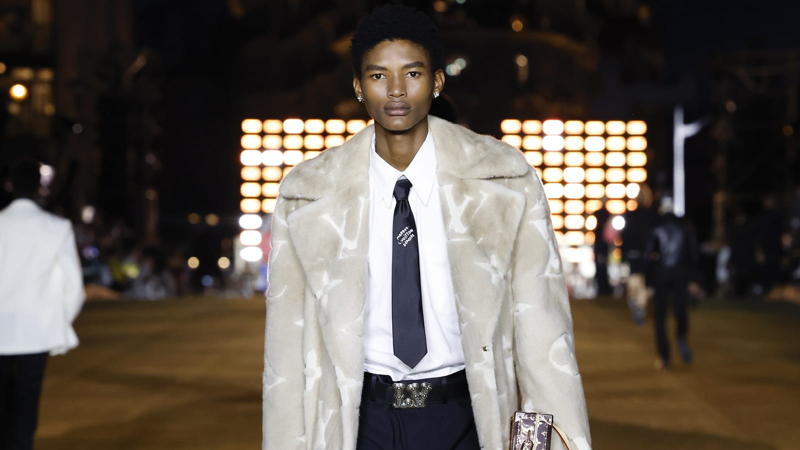 Look 70