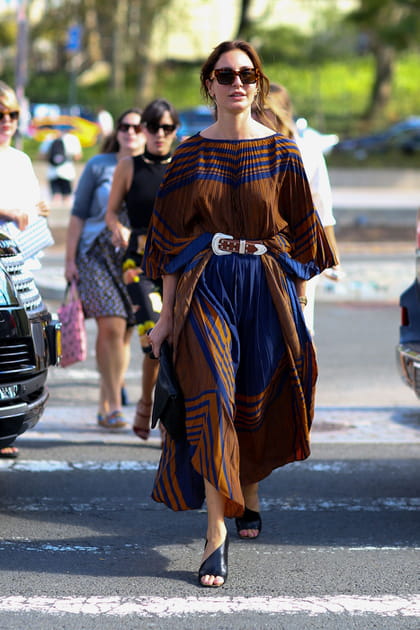 Street style &agrave; New York : la robe XXL ceintur&eacute;e